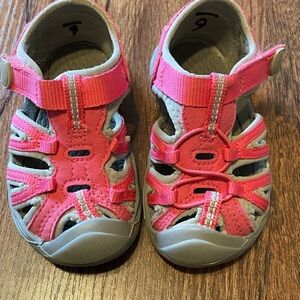 Keen Kids Pink and Gray Water Shoes / Sandals